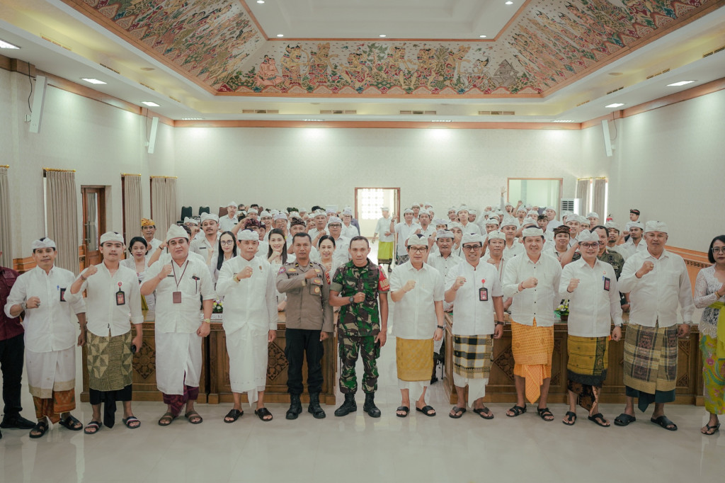 Bimtek Peningkatan Kapasitas Kepala Lingkungan dan Kelian Banjar Dinas Se-Kuta Utara